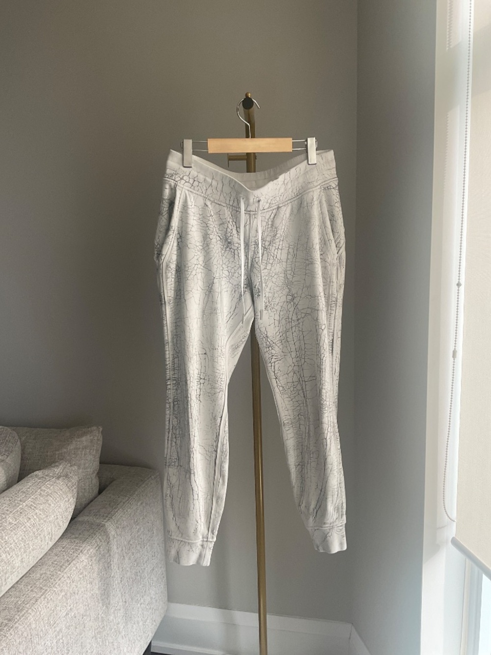 Lululemon Warm Down Jogger Thread Dye White Black - Picture 3 of 4
